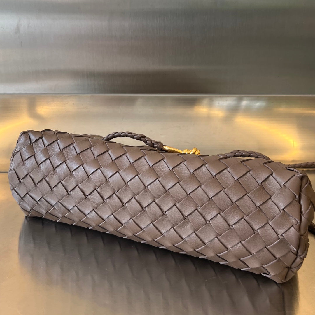 BOTTEGA VENETA SMALL ANDIAMO 29 IN BEAVER BROWN LAMBSKIN