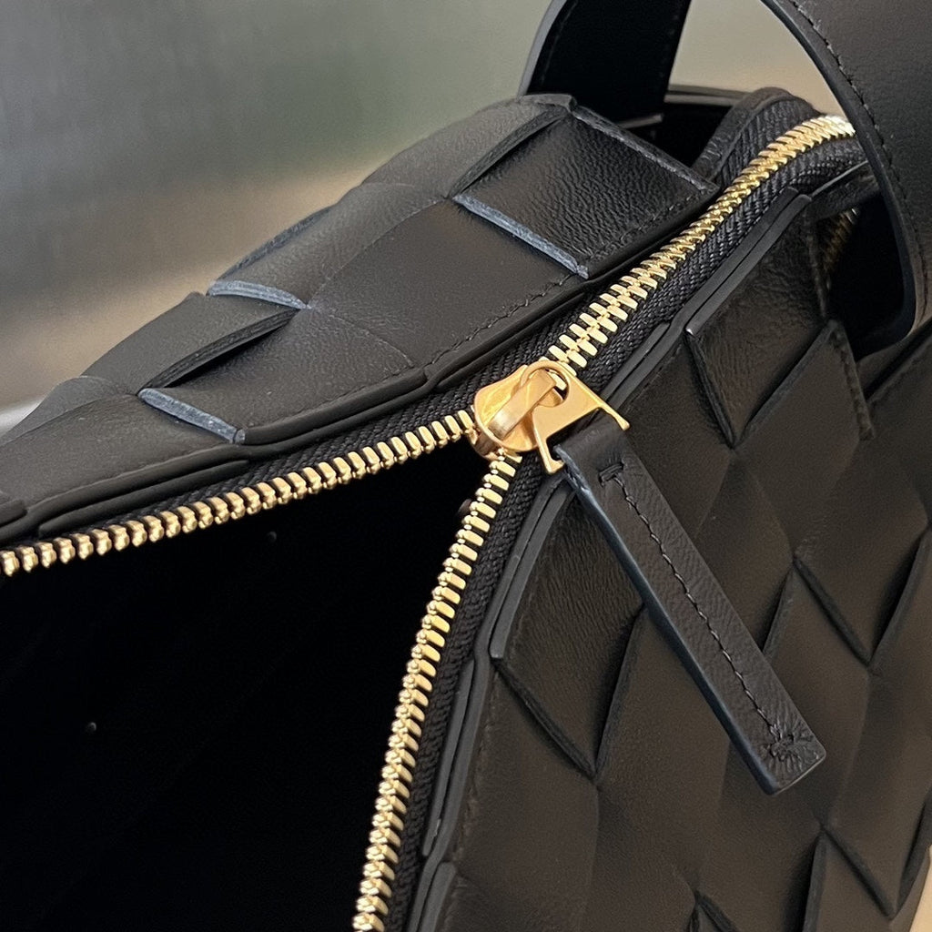 BOTTEGA VENETA SMALL 22 CASSETTE IN BLACK LAMBSKIN