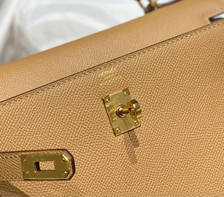 HERMES KELLY 25CM IN CHAI EPSOM CALFSKIN GOLD HARDWARE