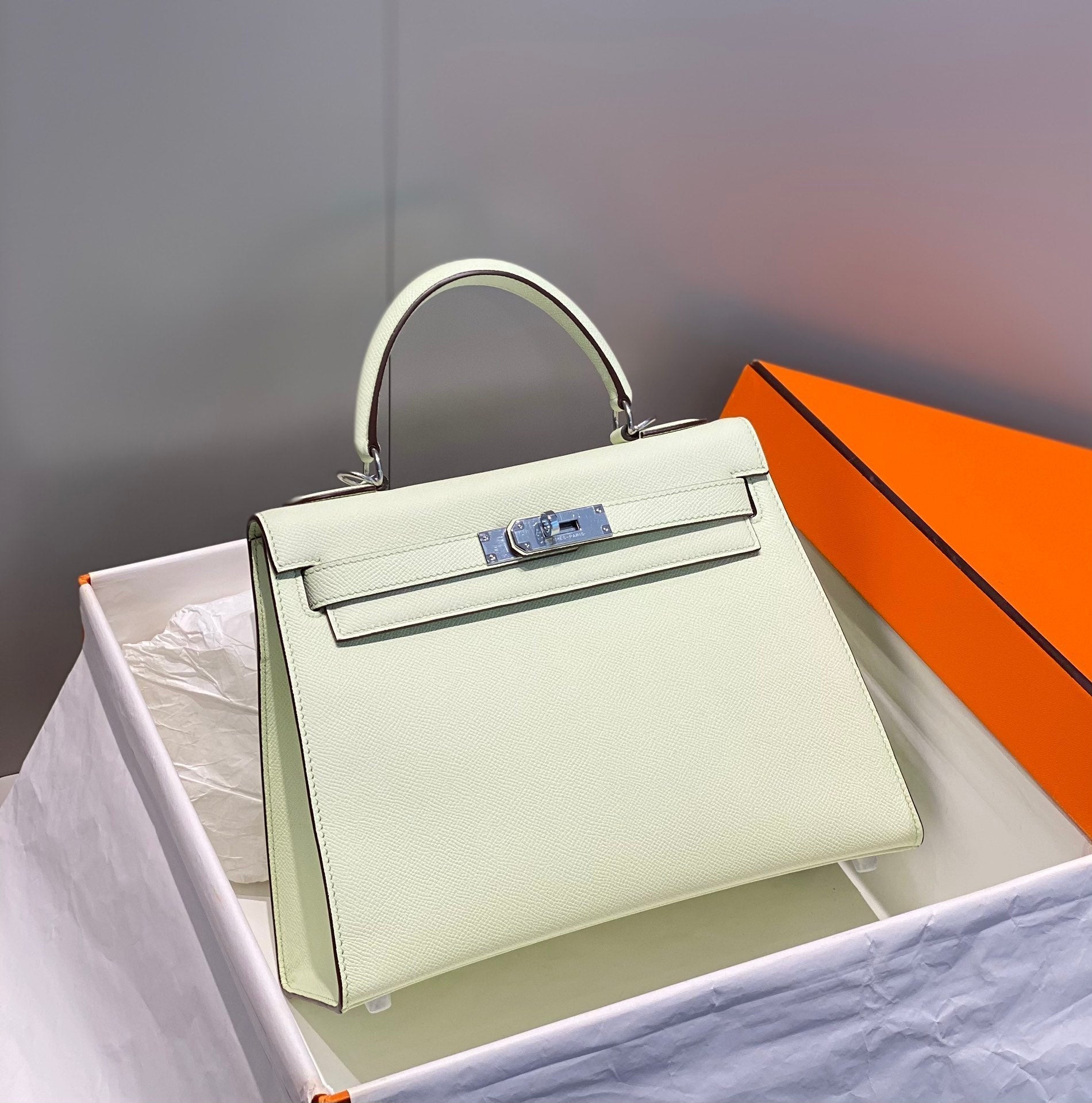 HERMES KELLY 28CM IN VERT FIZZ SWIFT CALFSKIN SILVER HARDWARE