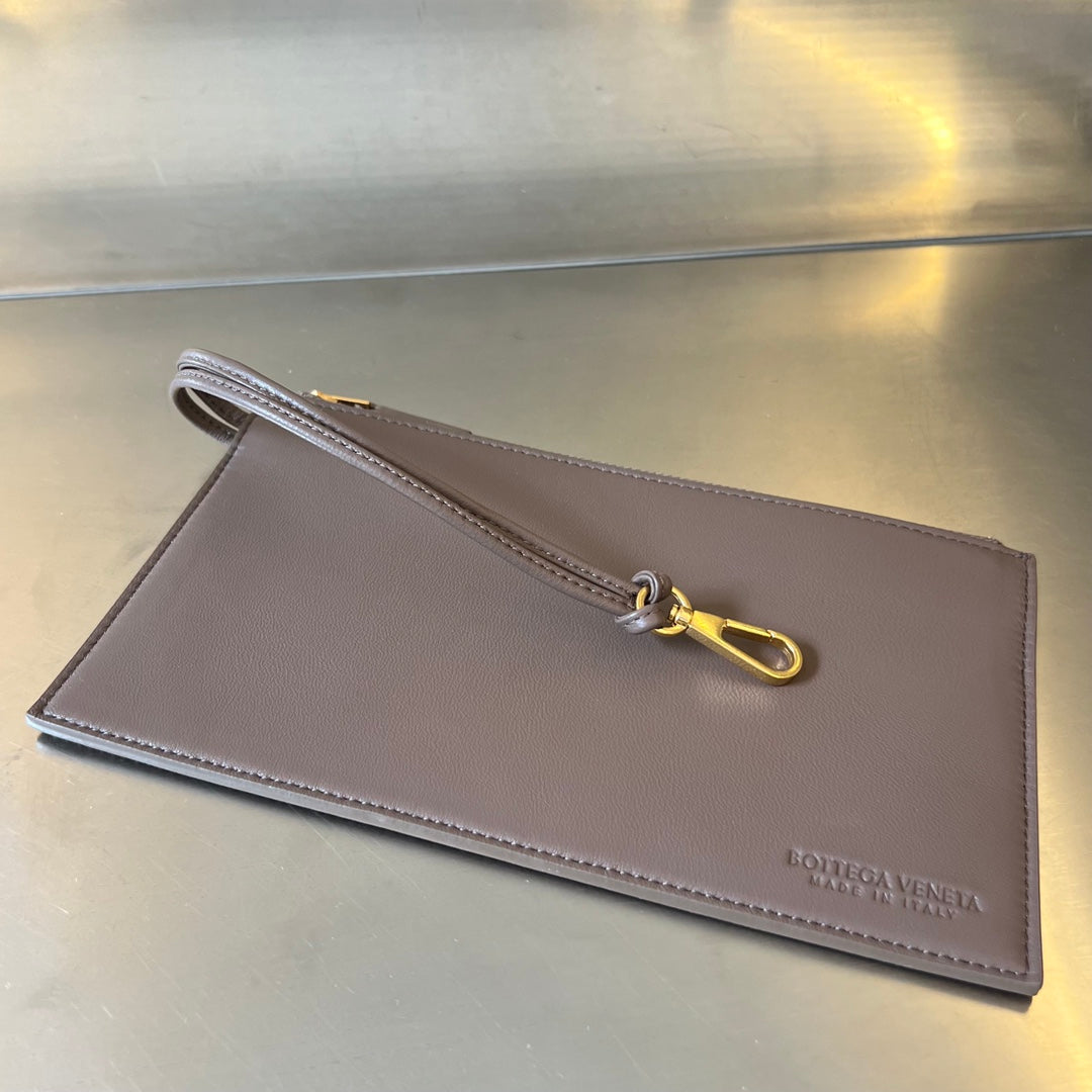 BOTTEGA VENETA SMALL CABAT 32 IN SADDLE BROWN LAMBSKIN