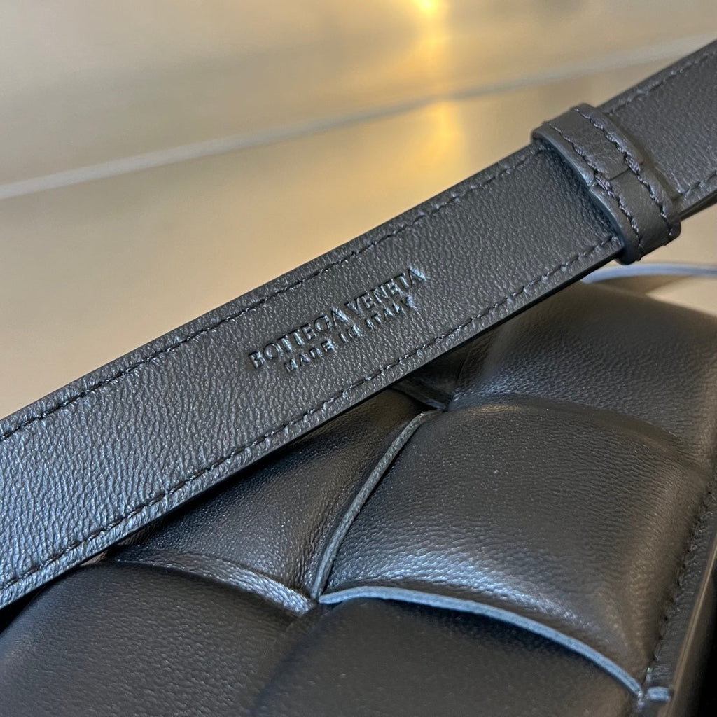 BOTTEGA VENETA MINI CASSETTE 18 IN BLACK LAMBSKIN