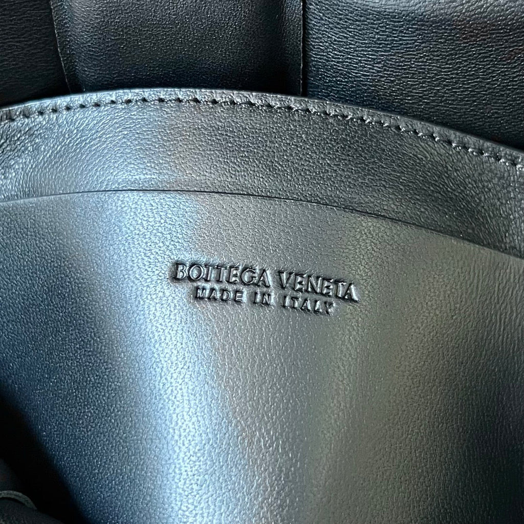 BOTTEGA VENETA MINI CASSETTE 18 IN BLACK LAMBSKIN
