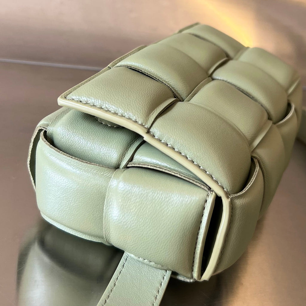 BOTTEGA VENETA MINI CASSETTE 18 IN WHITE CREAM LAMBSKIN