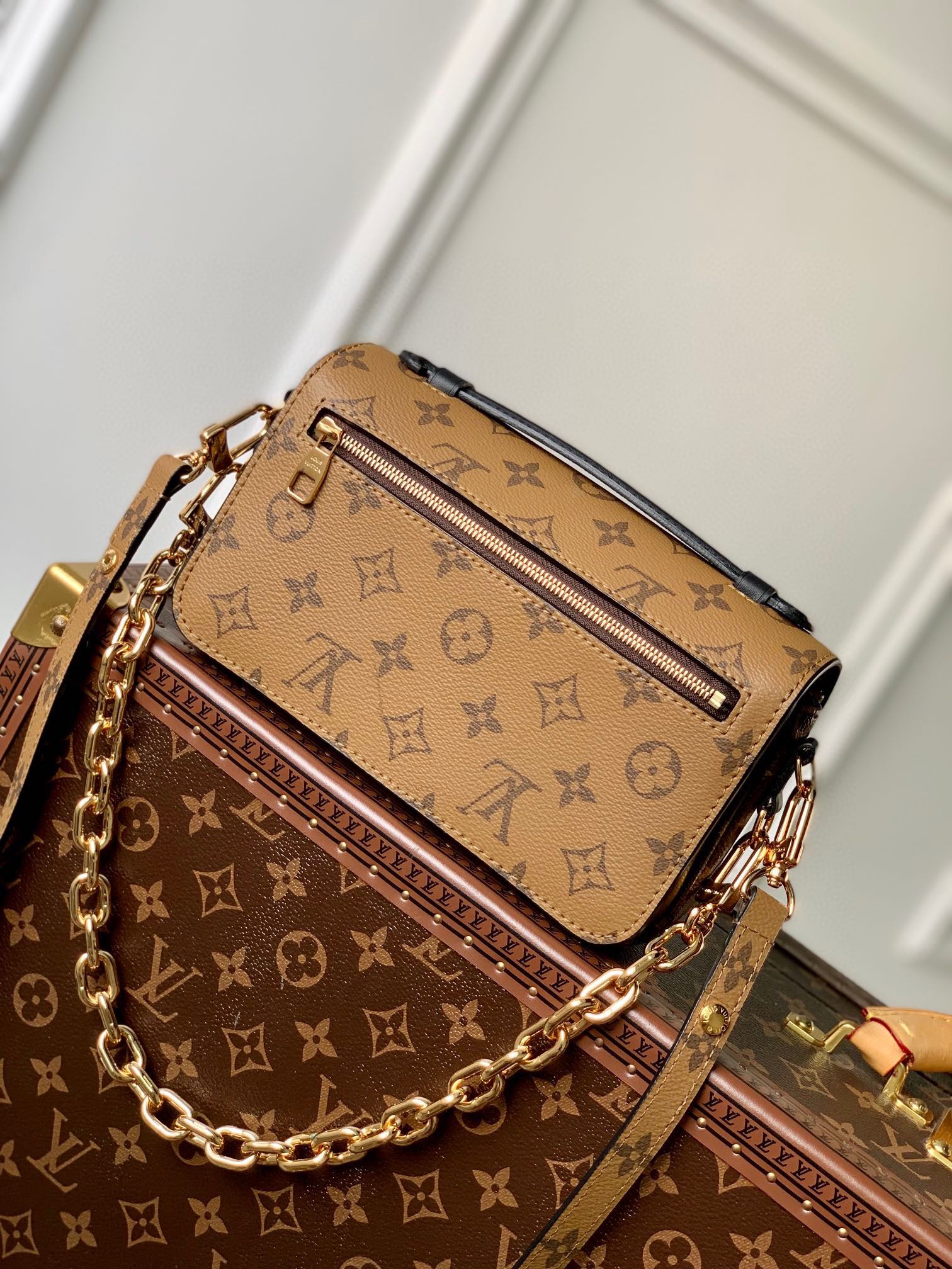 LOUIS VUITTON POCHETTE MÉTIS EAST WEST 21.5 IN BROWN MONOGRAM COATED CANVAS AND CALFSKIN