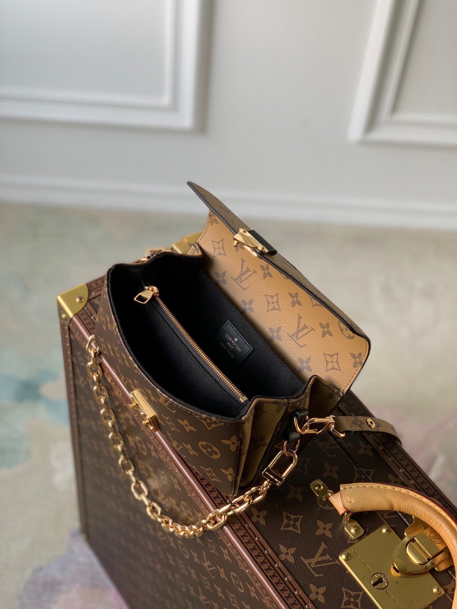 LOUIS VUITTON POCHETTE MÉTIS EAST WEST 21.5 IN BROWN MONOGRAM COATED CANVAS AND CALFSKIN
