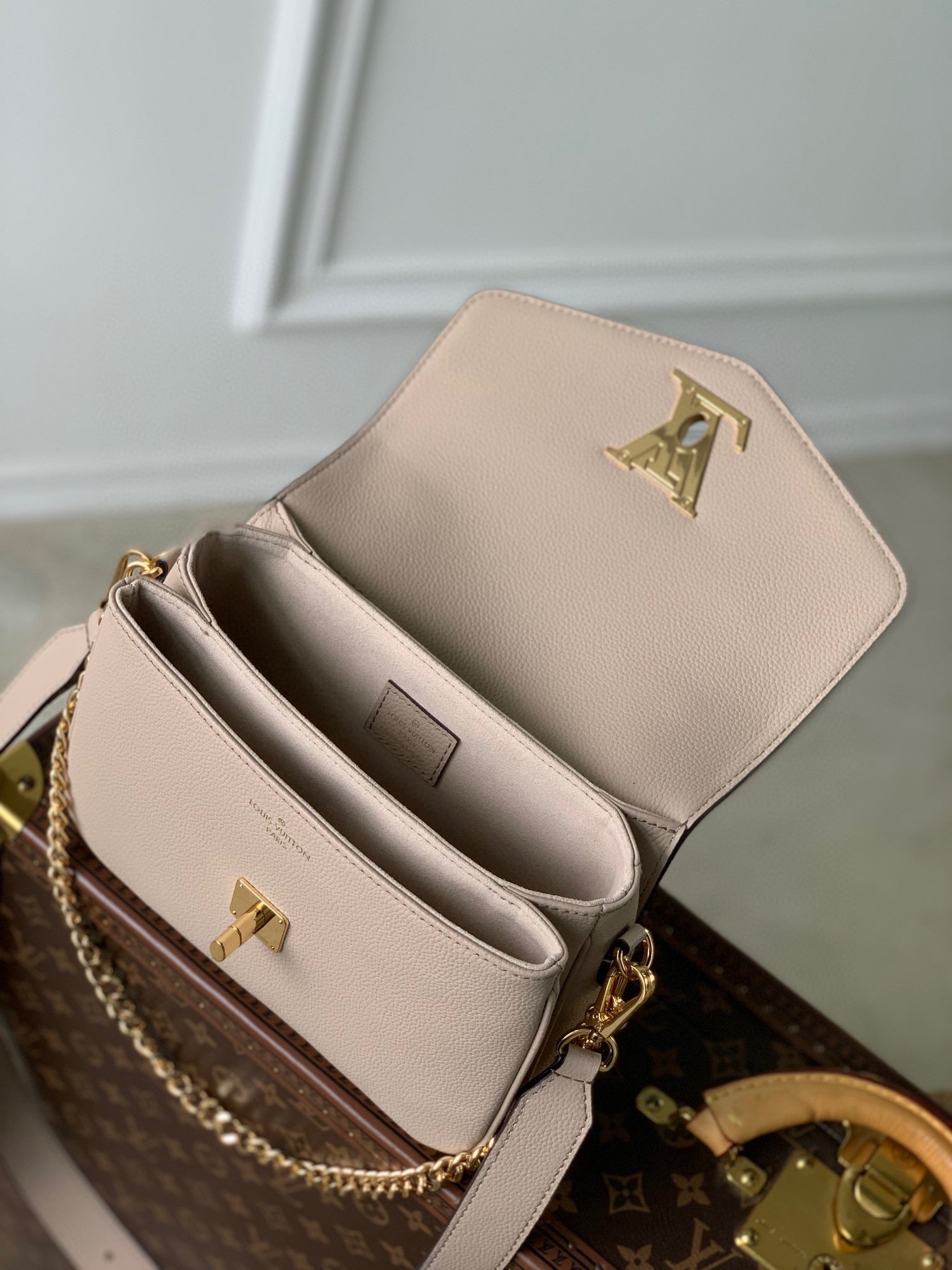 LOUIS VUITTON OXFORD 22 IN BEIGE LAMBSKIN GOLD HARDWARE