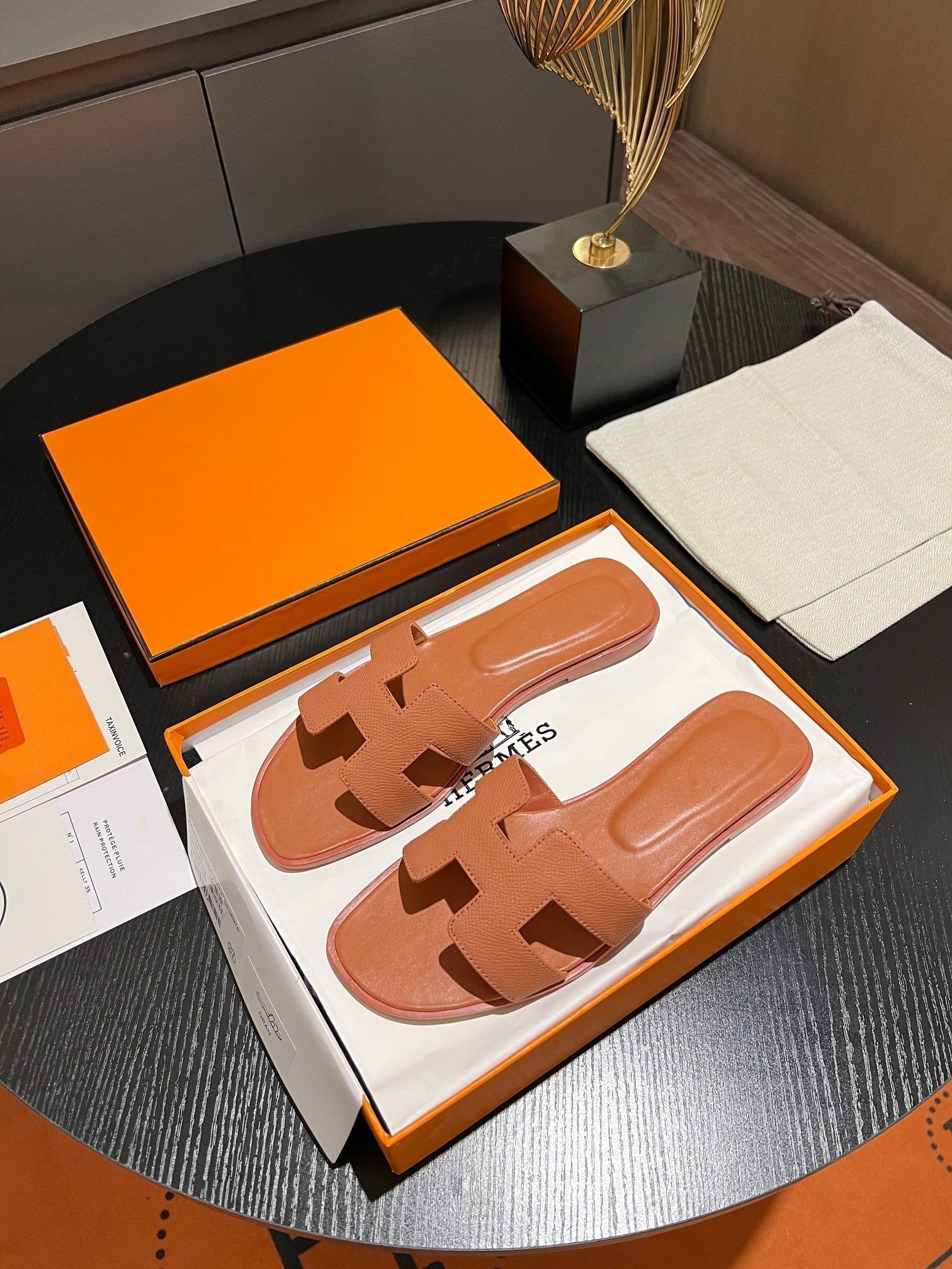 HERMES 0RAN SANDAL Leather Carrot