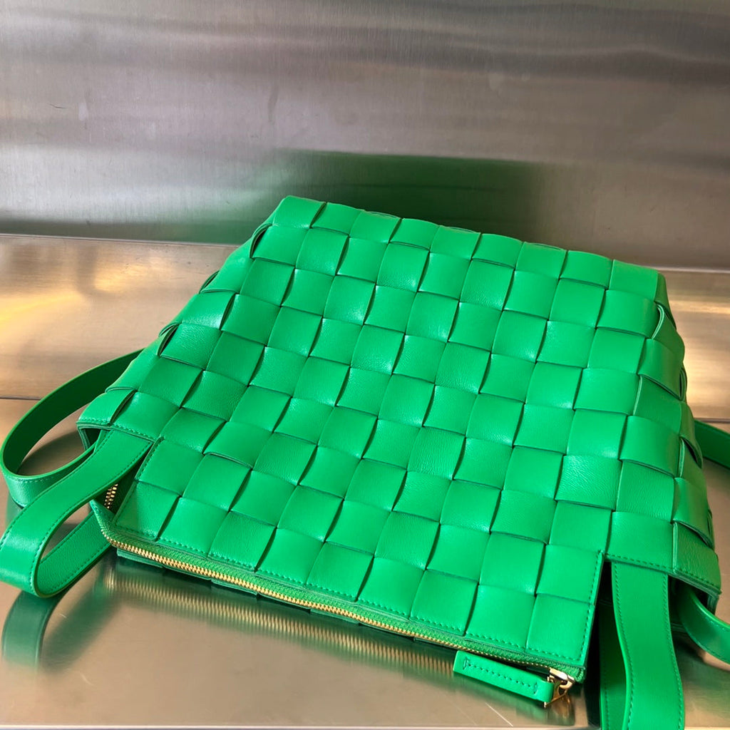 BOTTEGA VENETA MEDIUM 28 CASSETTE LIGHT GREEN LAMBSKIN