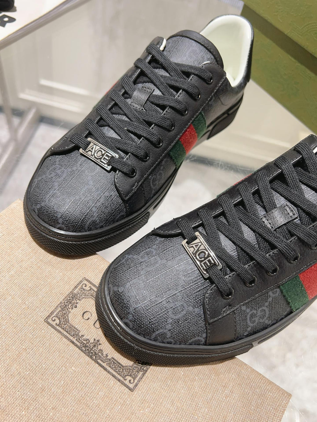 GUCCI ACE  SUPREME TRAINER BLACK CALFSKIN WITH PATTERNS