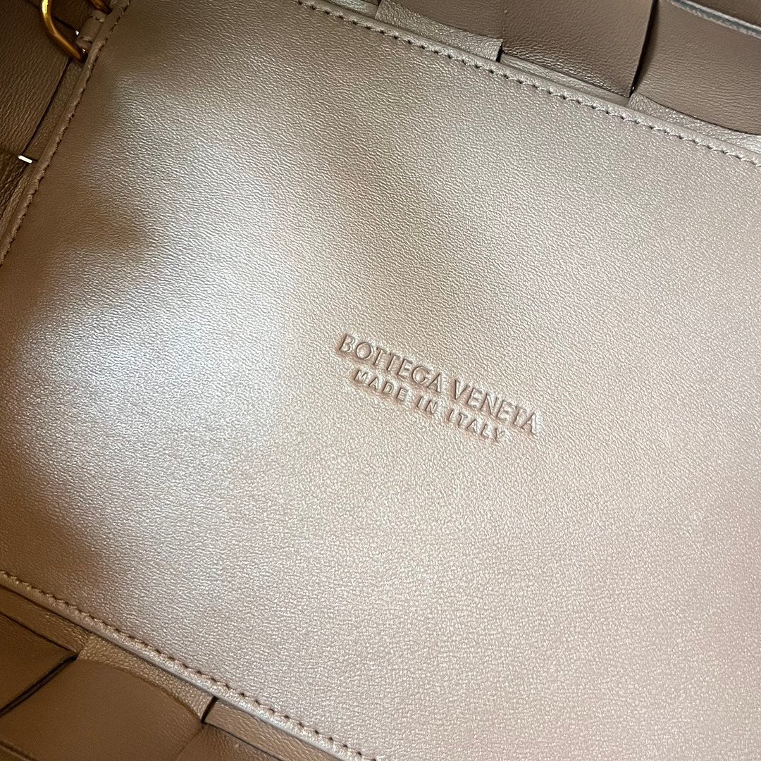 BOTTEGA VENETA SMALL 22 CASSETTE IN CAMEL BROWN LAMBSKIN