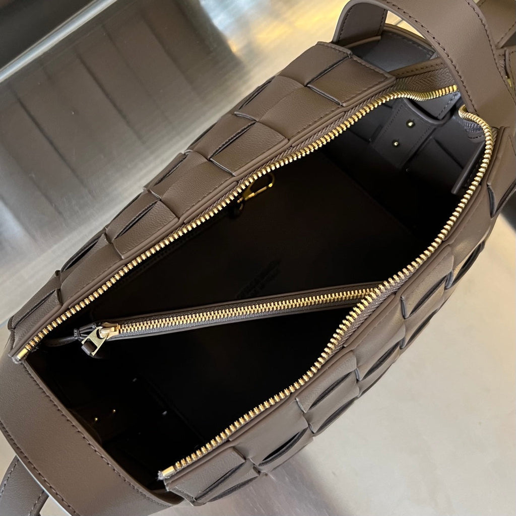 BOTTEGA VENETA SMALL 22 CASSETTE IN CAMEL BROWN LAMBSKIN