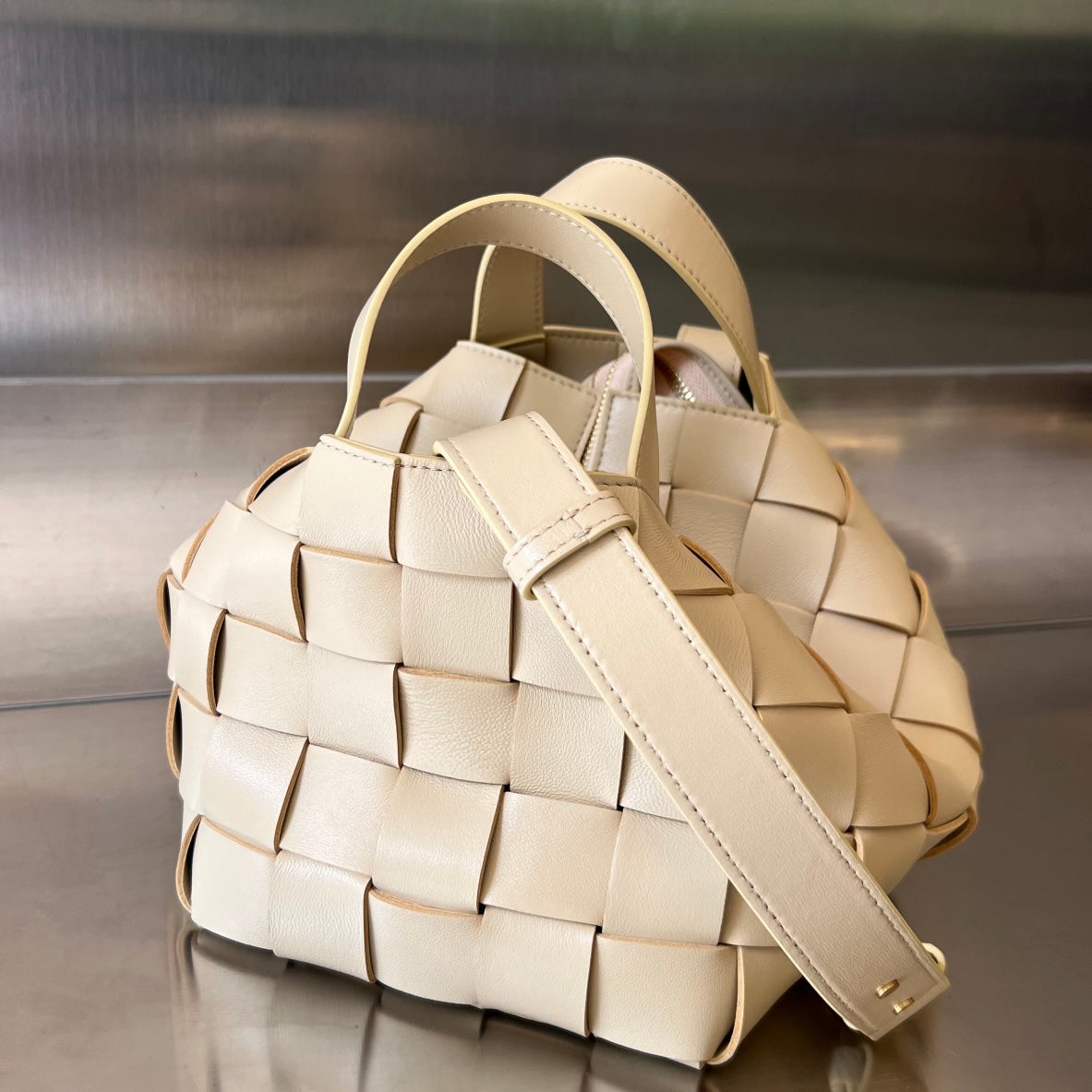 BOTTEGA VENETA SMALL 22 CASSETTE IN BEIGE LAMBSKIN