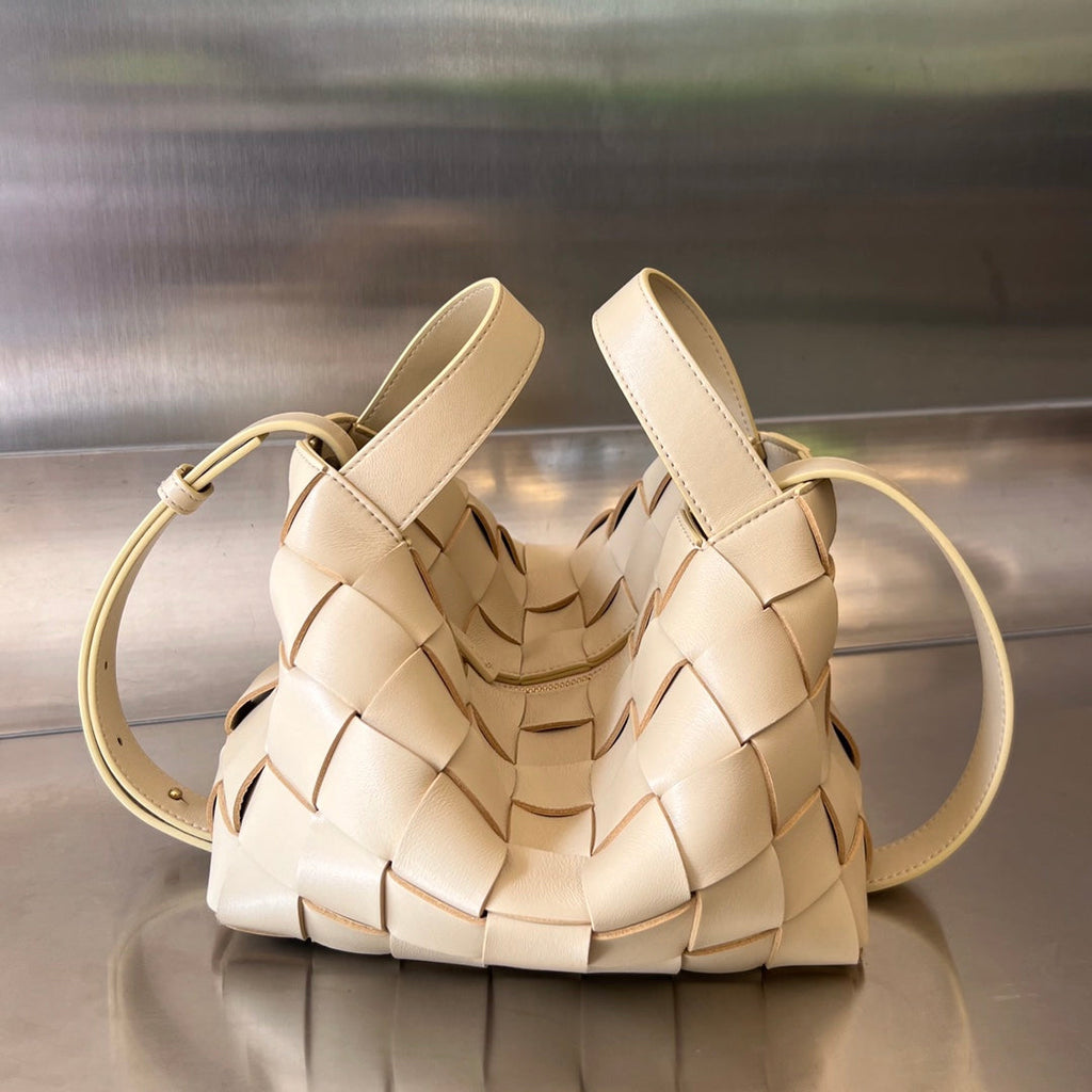 BOTTEGA VENETA SMALL 22 CASSETTE IN BEIGE LAMBSKIN