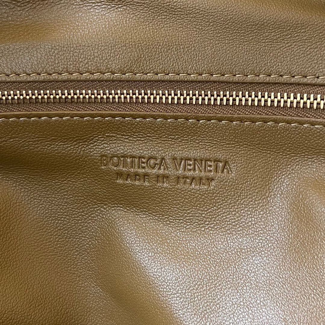 BOTTEGA VENETA SMALL JODIE 48 CARAMEL BROWN CALFSKIN