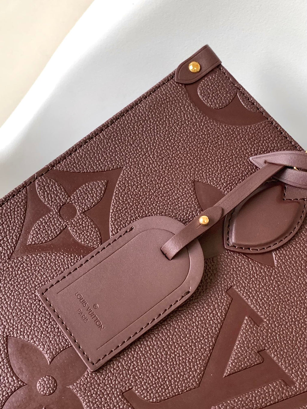 LOUIS VUITTON ONTHEGO MM 35CM CHERRY