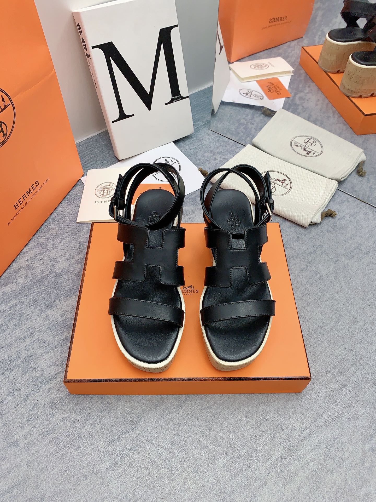 HERMES HAVANE 30 SANDAL IN BLACK CALFSKIN