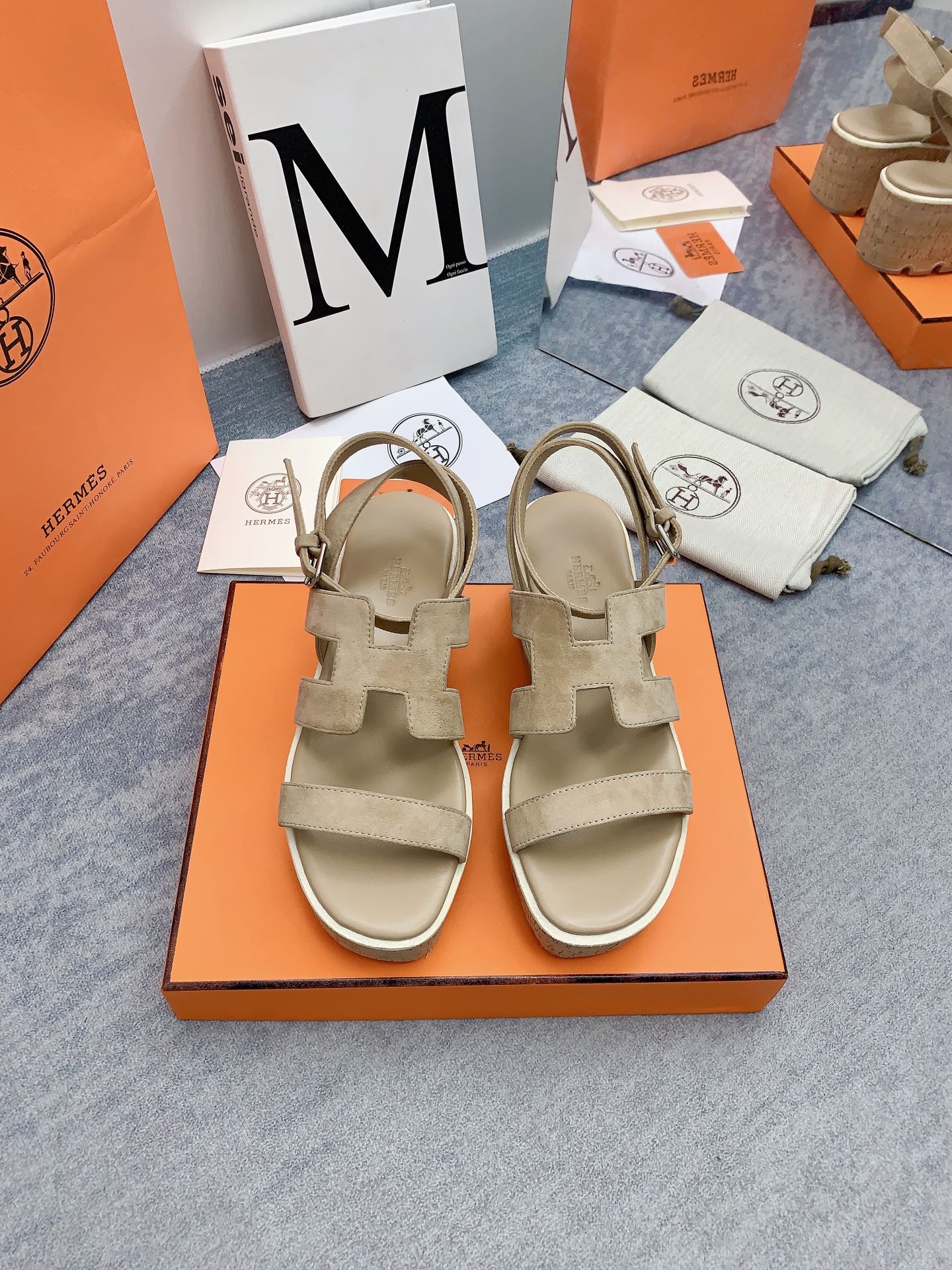 HERMES HAVANE 30 SANDAL IN TORTILLA BROWN SUEDE