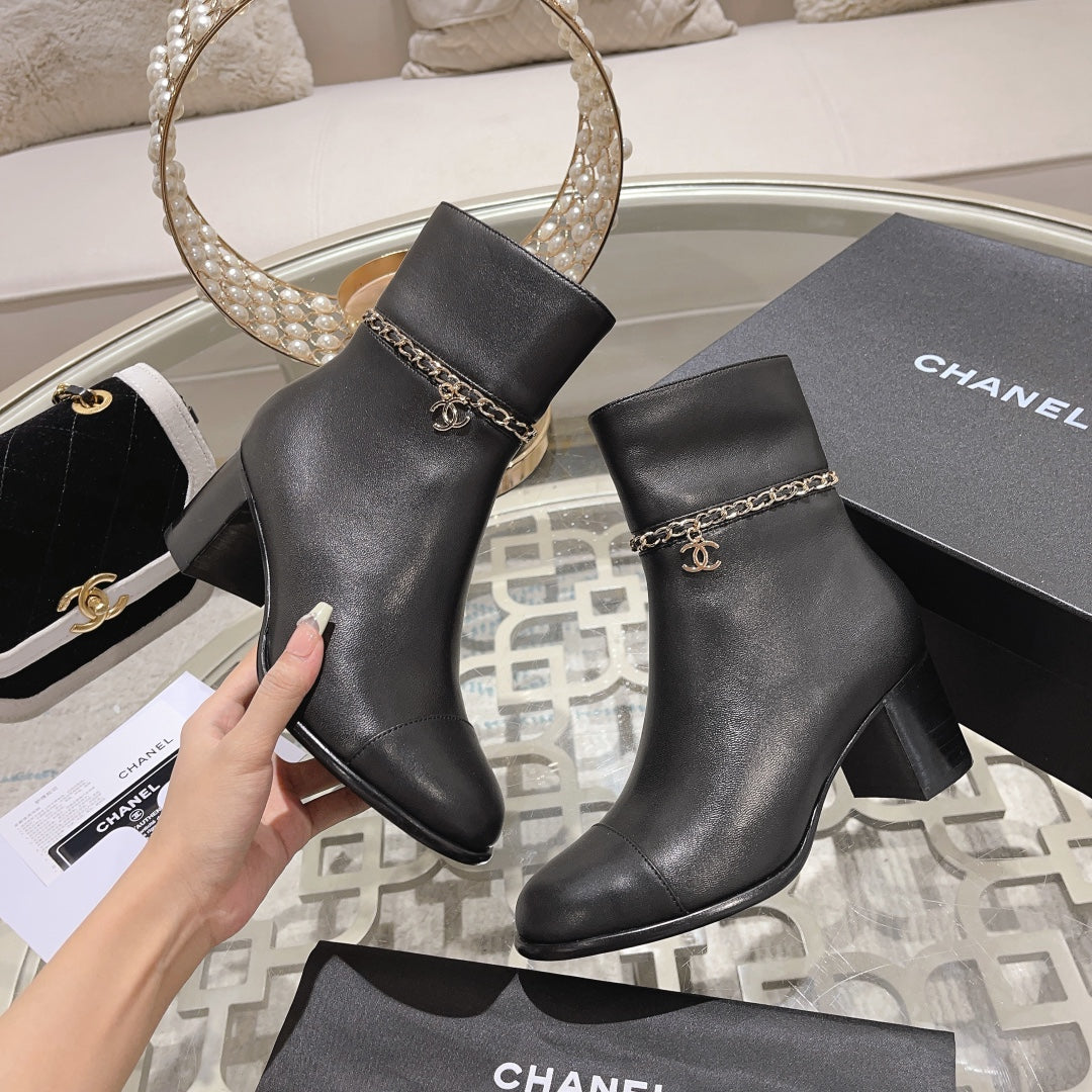 CHANEL MID-HEEL ANKLE BOOTS IN BLACK SMOOTH CALFSKIN