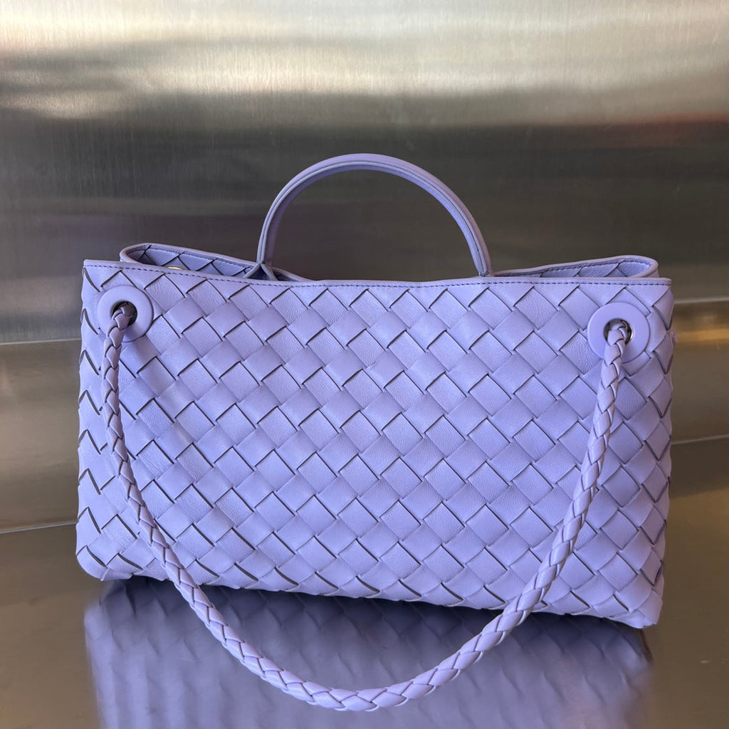 BOTTEGA VENETA SMALL ANDIAMO 29 IN LIGHT PURPLE LAMBSKIN