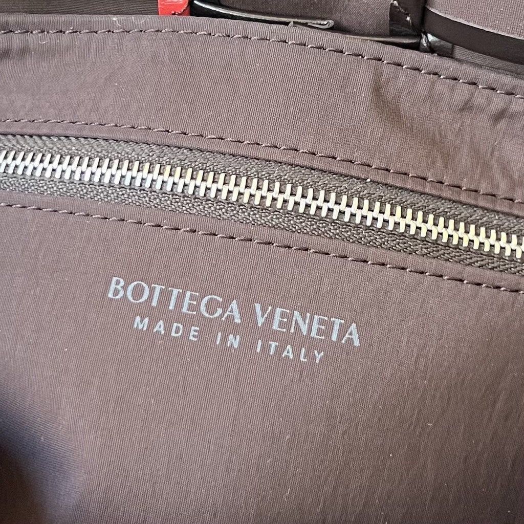 BOTTEGA VENETA SMALL CASSETTE 23 IN COLORFUL CALFSKIN