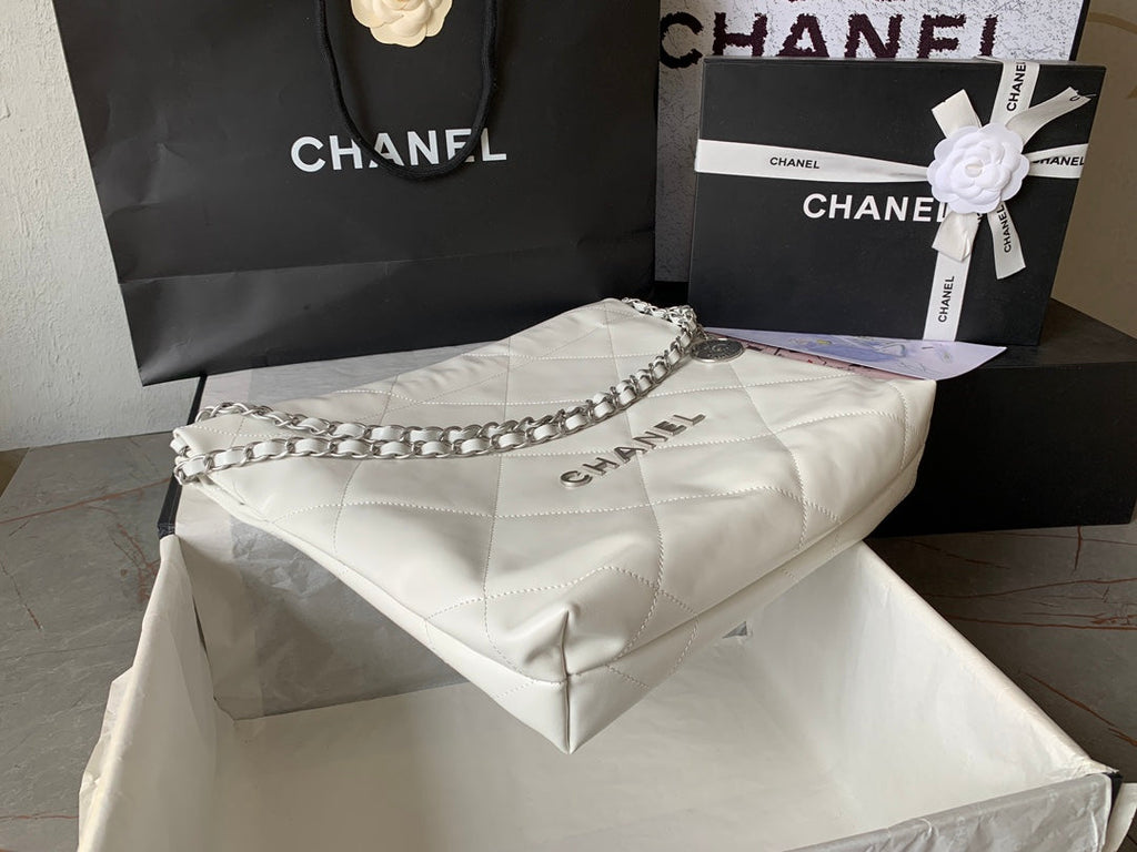 CHANEL MEDIUM 37 HANDBAG IN WHITE SHINY CALFSKIN SILVER HARDWARE