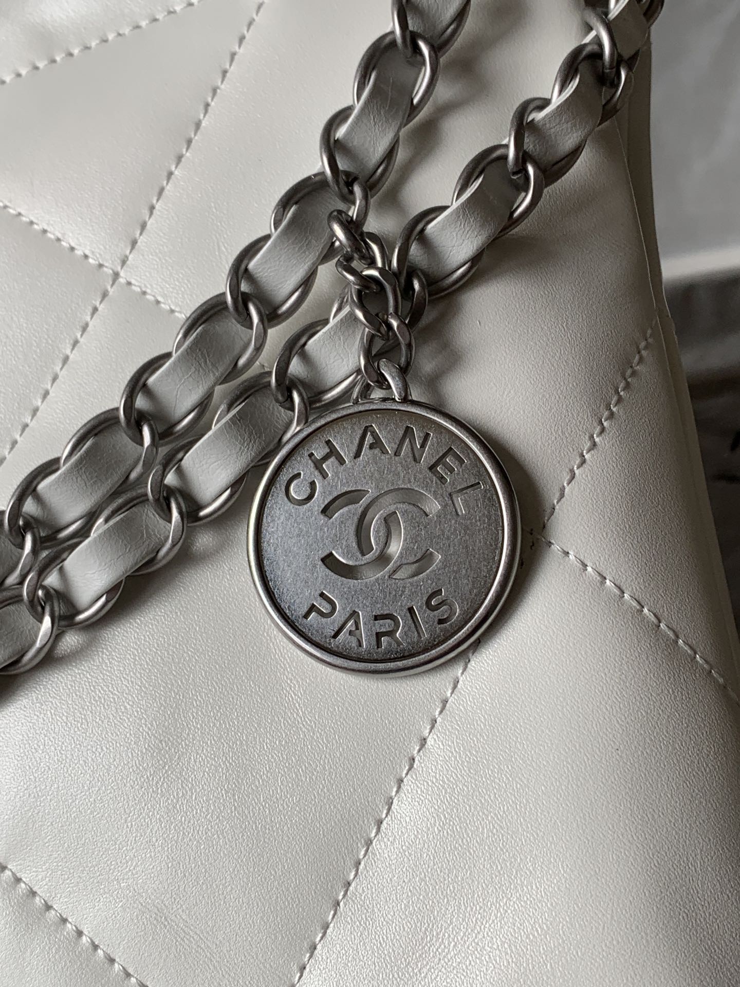 CHANEL MEDIUM 37 HANDBAG IN WHITE SHINY CALFSKIN SILVER HARDWARE