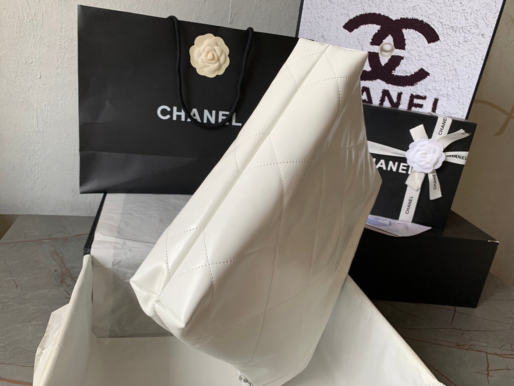 CHANEL MEDIUM 37 HANDBAG IN WHITE SHINY CALFSKIN SILVER HARDWARE