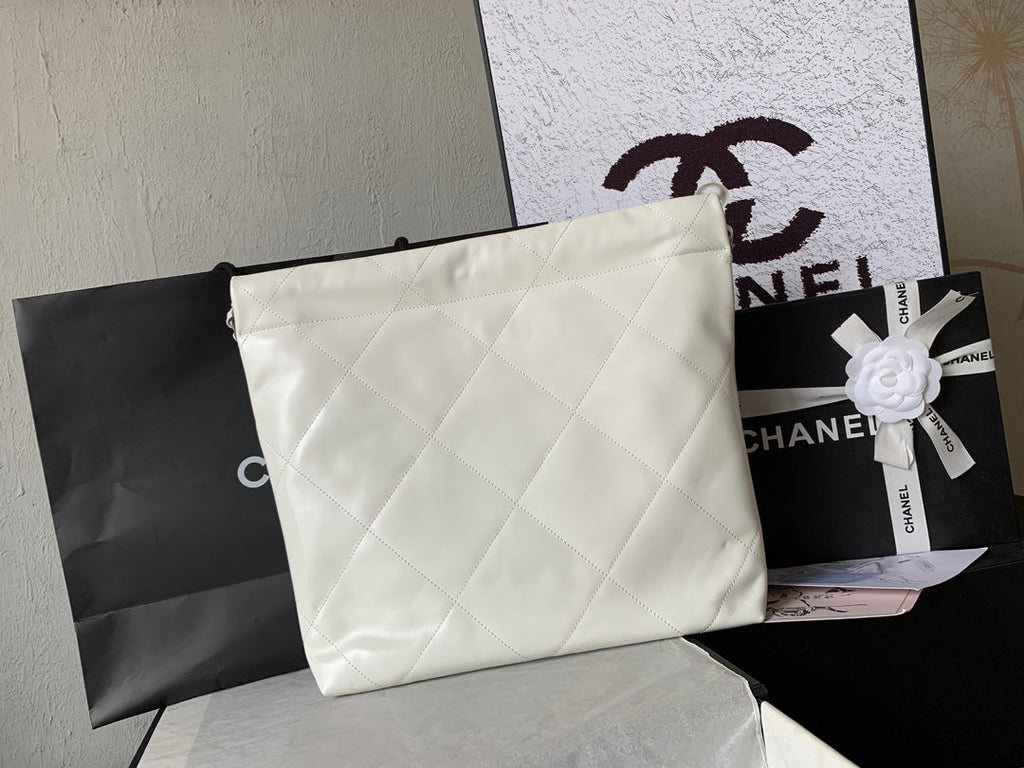 CHANEL MEDIUM 37 HANDBAG IN WHITE SHINY CALFSKIN SILVER HARDWARE