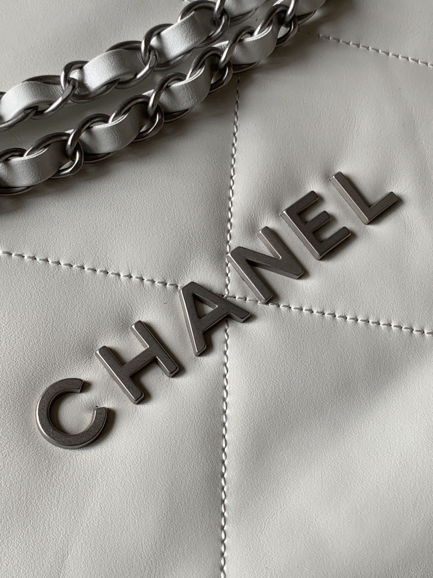 CHANEL MEDIUM 37 HANDBAG IN WHITE SHINY CALFSKIN SILVER HARDWARE
