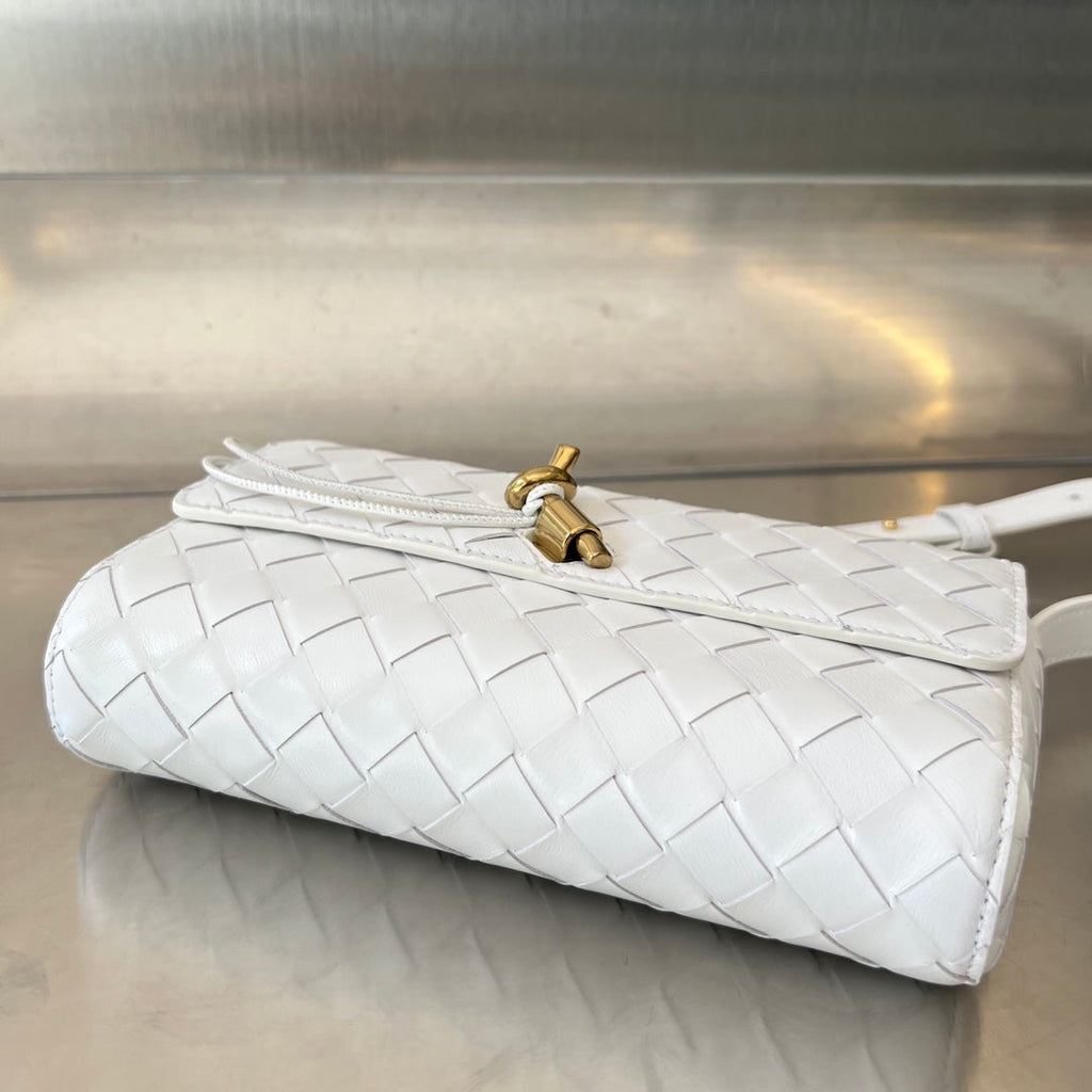 BOTTEGA VENETA ANDIAMO 21 IN WHITE LAMBSKIN