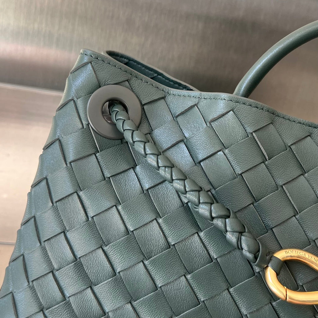 BOTTEGA VENETA SMALL ANDIAMO 29 IN DARK GREEN LAMBSKIN