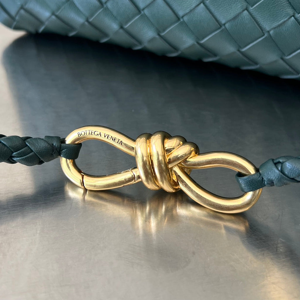 BOTTEGA VENETA SMALL ANDIAMO 29 IN DARK GREEN LAMBSKIN