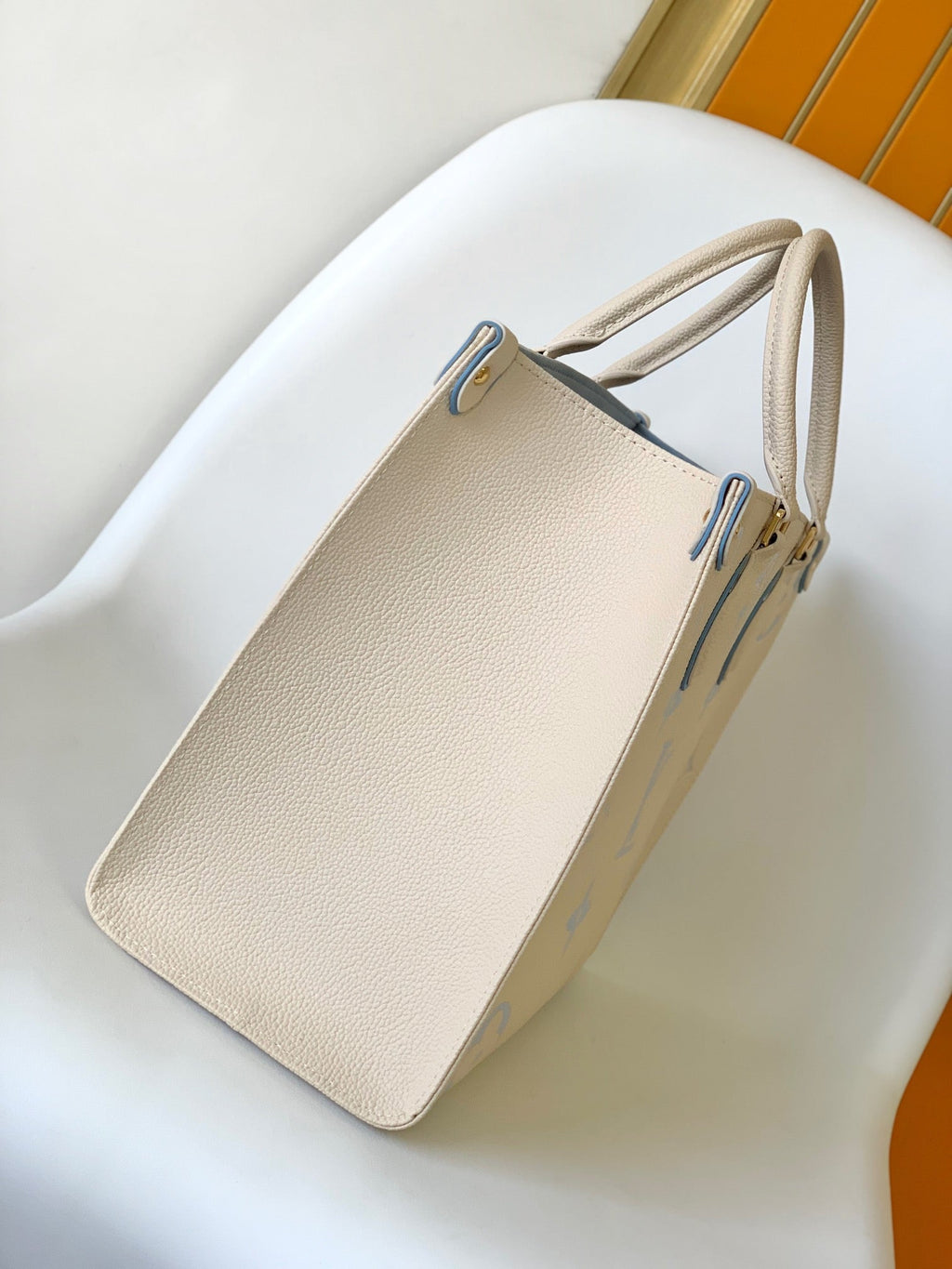 LOUIS VUITTON ONTHEGO MM 35CM CREAM BLUE