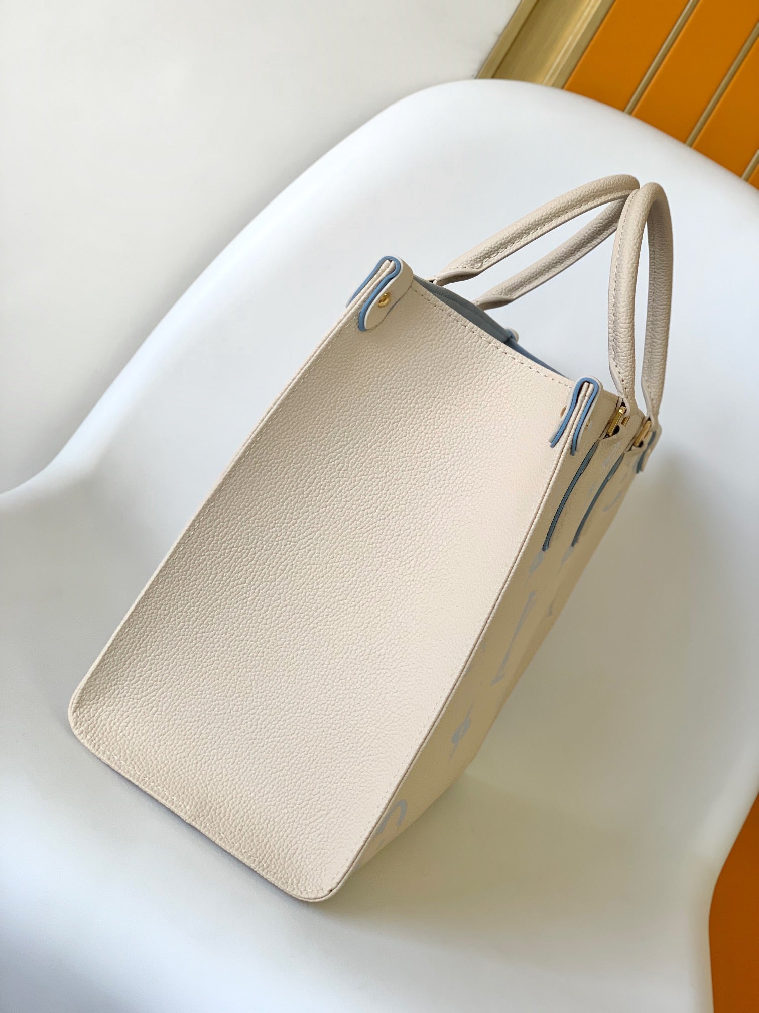 LOUIS VUITTON ONTHEGO MM 35CM CREAM BLUE