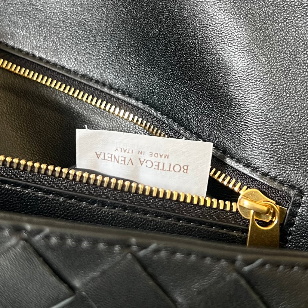 BOTTEGA VENETA Long Clutch Andiamo With Handle 31cm Black Calfskin Ghw