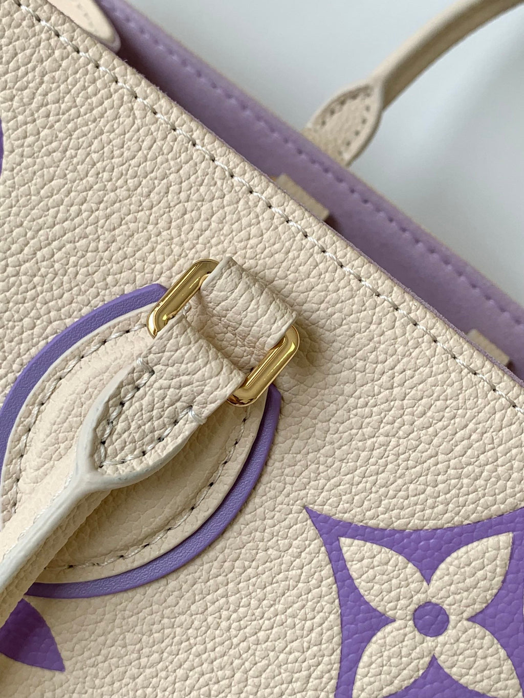 LOUIS VUITTON ONTHEGO MM 35CM CREAM PURPLE