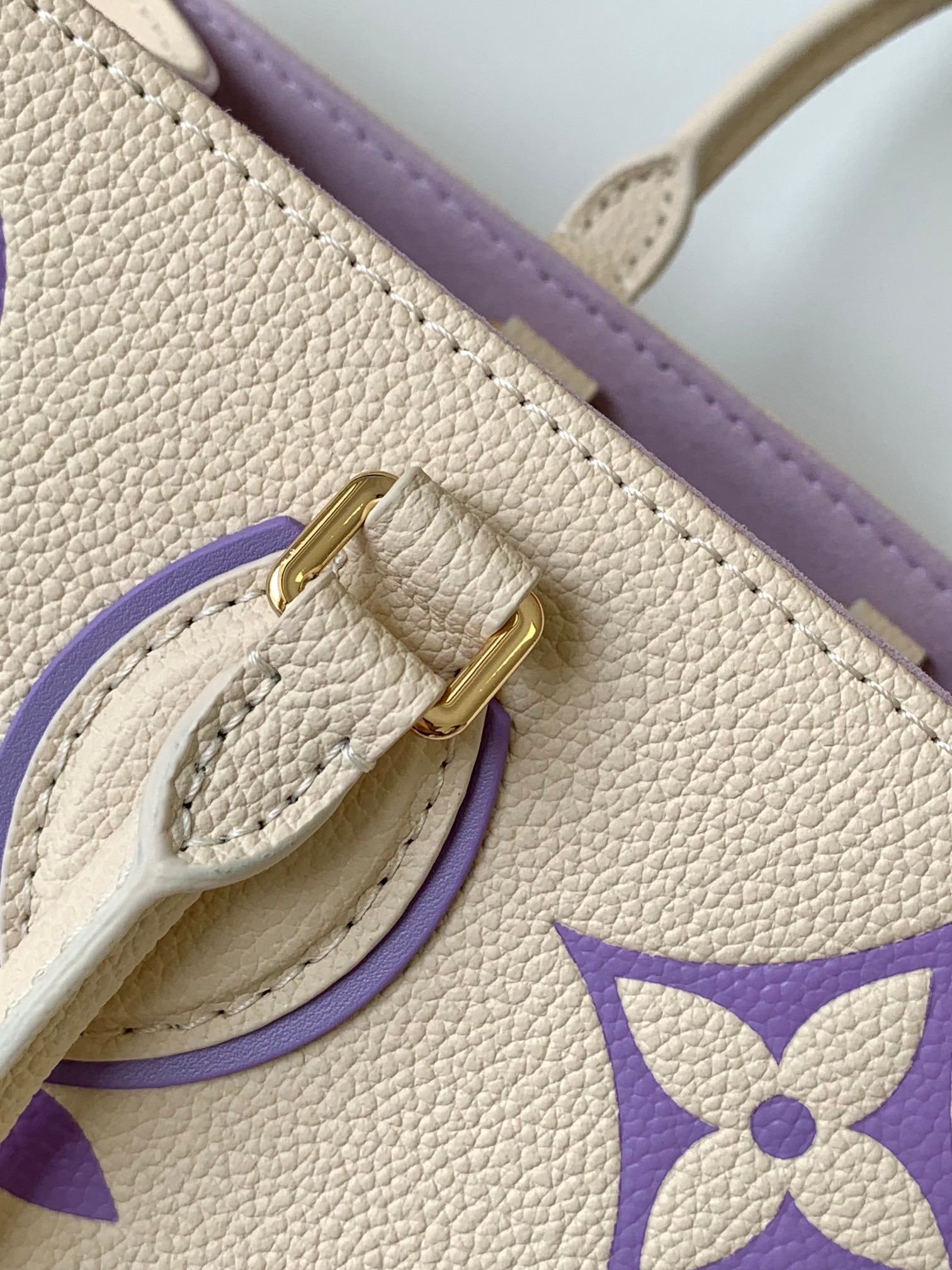 LOUIS VUITTON ONTHEGO MM 35CM CREAM PURPLE
