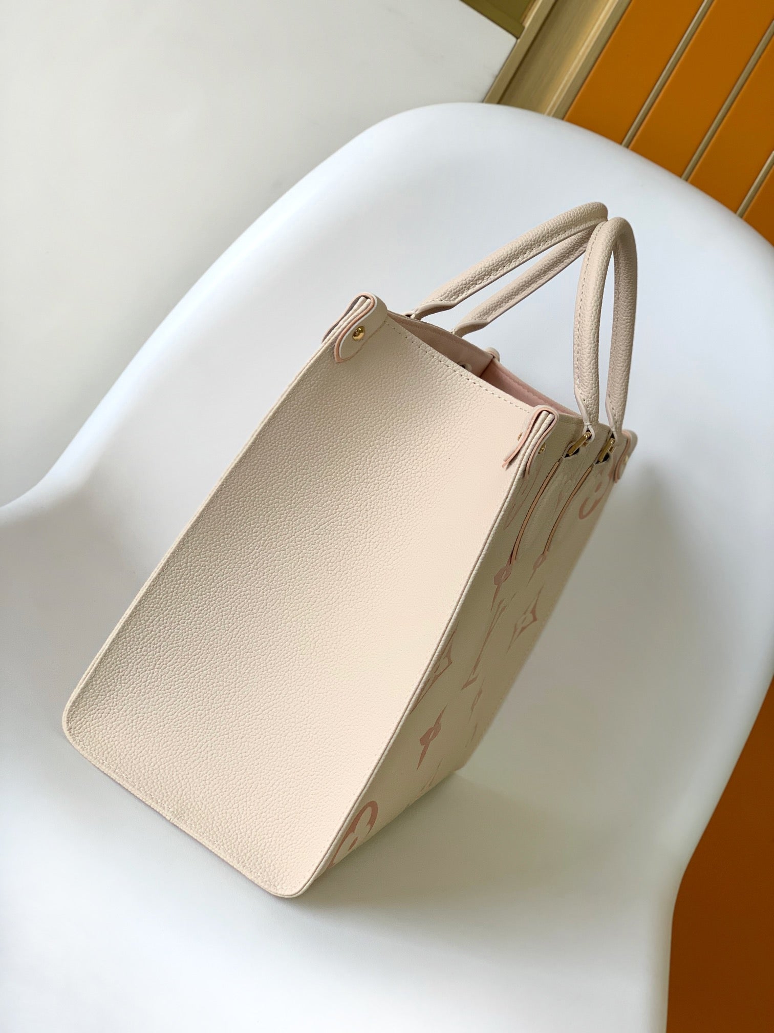 LOUIS VUITTON ONTHEGO MM 35CM CREAM PINK