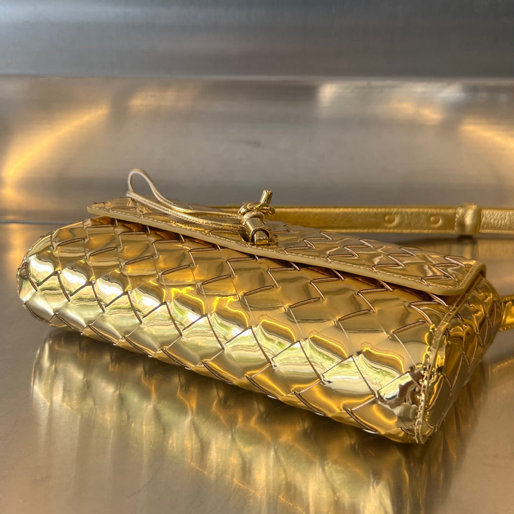 BOTTEGA VENETA ANDIAMO 21 IN GOLDEN LAMBSKIN