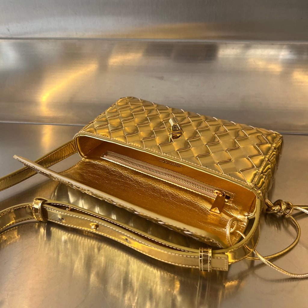 BOTTEGA VENETA ANDIAMO 21 IN GOLDEN LAMBSKIN