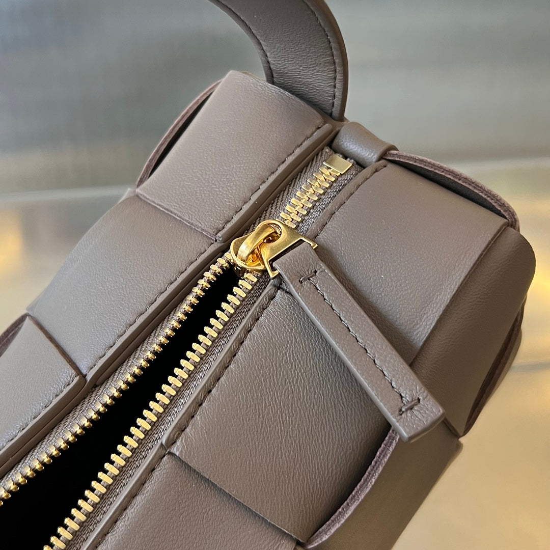 BOTTEGA VENETA BRICK CASSETTE 28 IN MEDIUM BROWN CALFSKIN