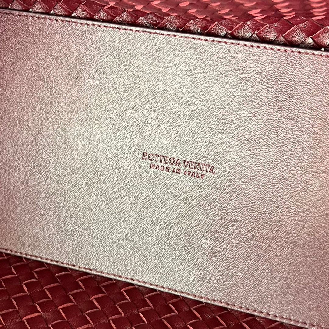 BOTTEGA VENETA LARGE CABAT 51 IN BURGUNDY RED LAMBSKIN