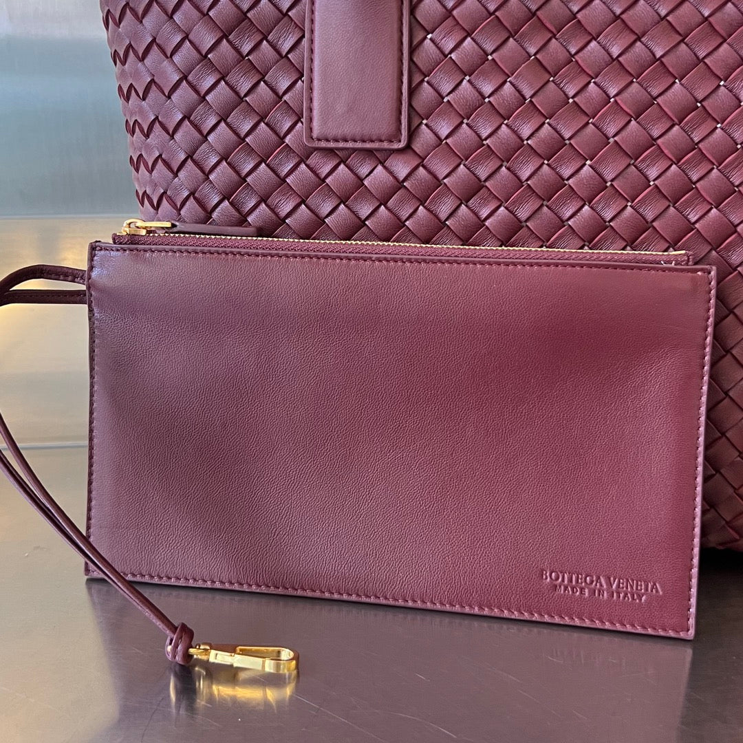BOTTEGA VENETA SMALL CABAT 32 IN BURGUNDY RED LAMBSKIN