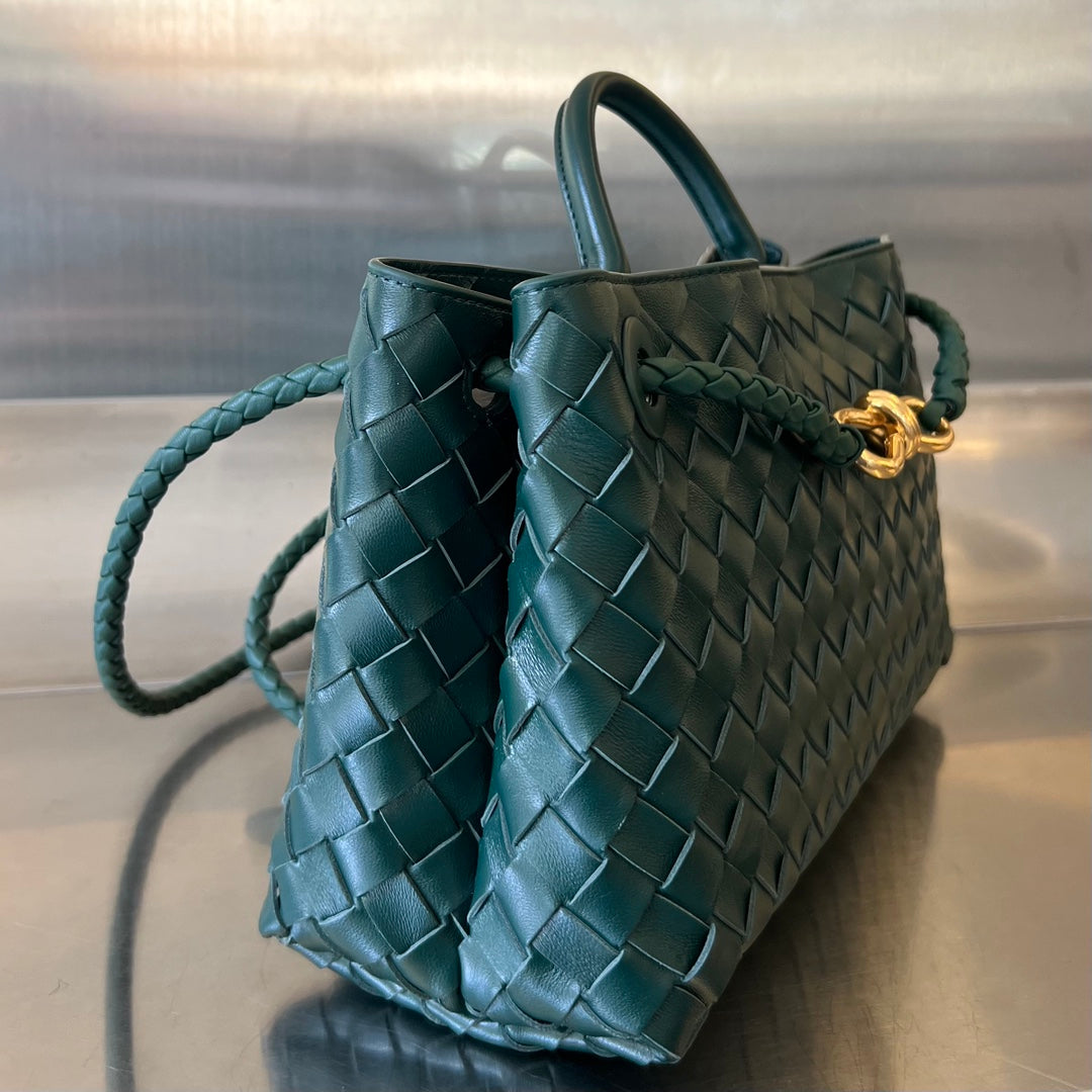 BOTTEGA VENETA SMALL ANDIAMO 29 IN EMERALD GREEN LAMBSKIN