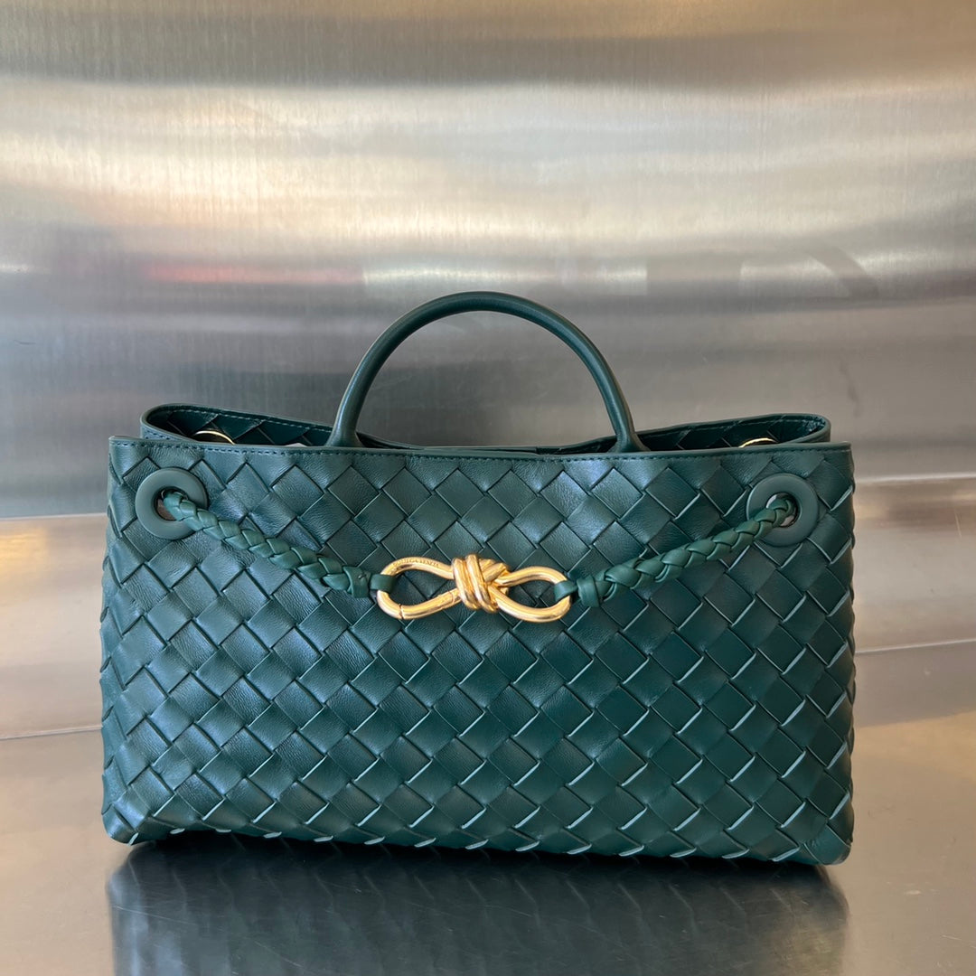 BOTTEGA VENETA SMALL ANDIAMO 29 IN EMERALD GREEN LAMBSKIN