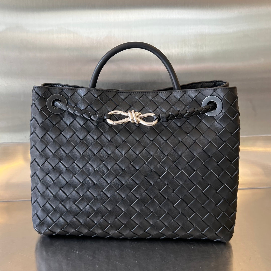 BOTTEGA VENETA MEDIUM ANDIAMO 32CM BLACK LAMBSKIN