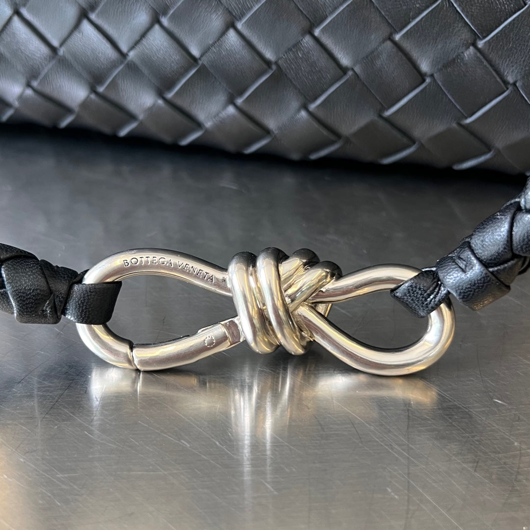 BOTTEGA VENETA MEDIUM ANDIAMO 32CM BLACK LAMBSKIN
