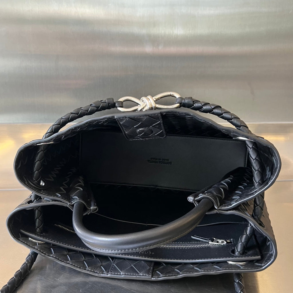 BOTTEGA VENETA MEDIUM ANDIAMO 32CM BLACK LAMBSKIN