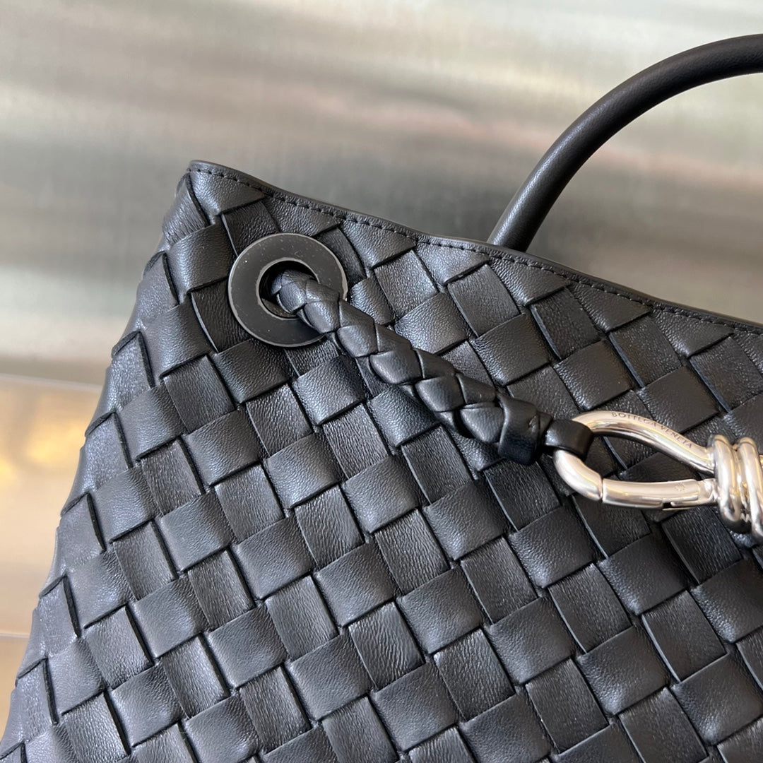 BOTTEGA VENETA MEDIUM ANDIAMO 32CM BLACK LAMBSKIN